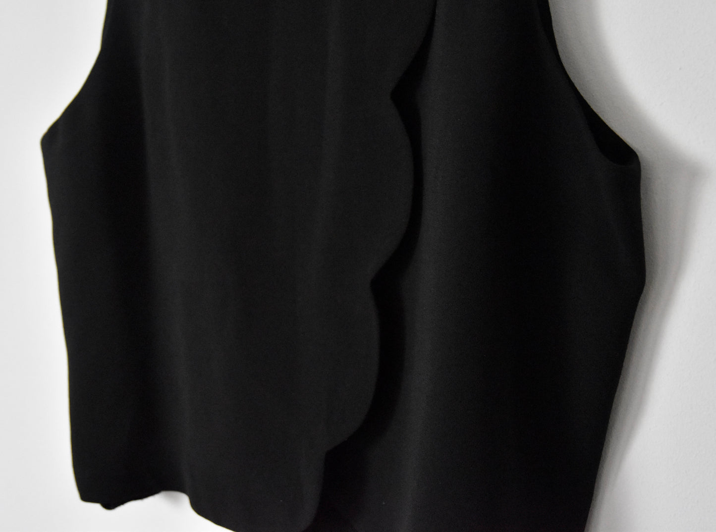 Club Monaco scalloped crop top