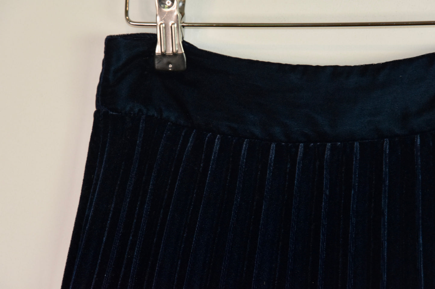 Sézane navy velvet skirt