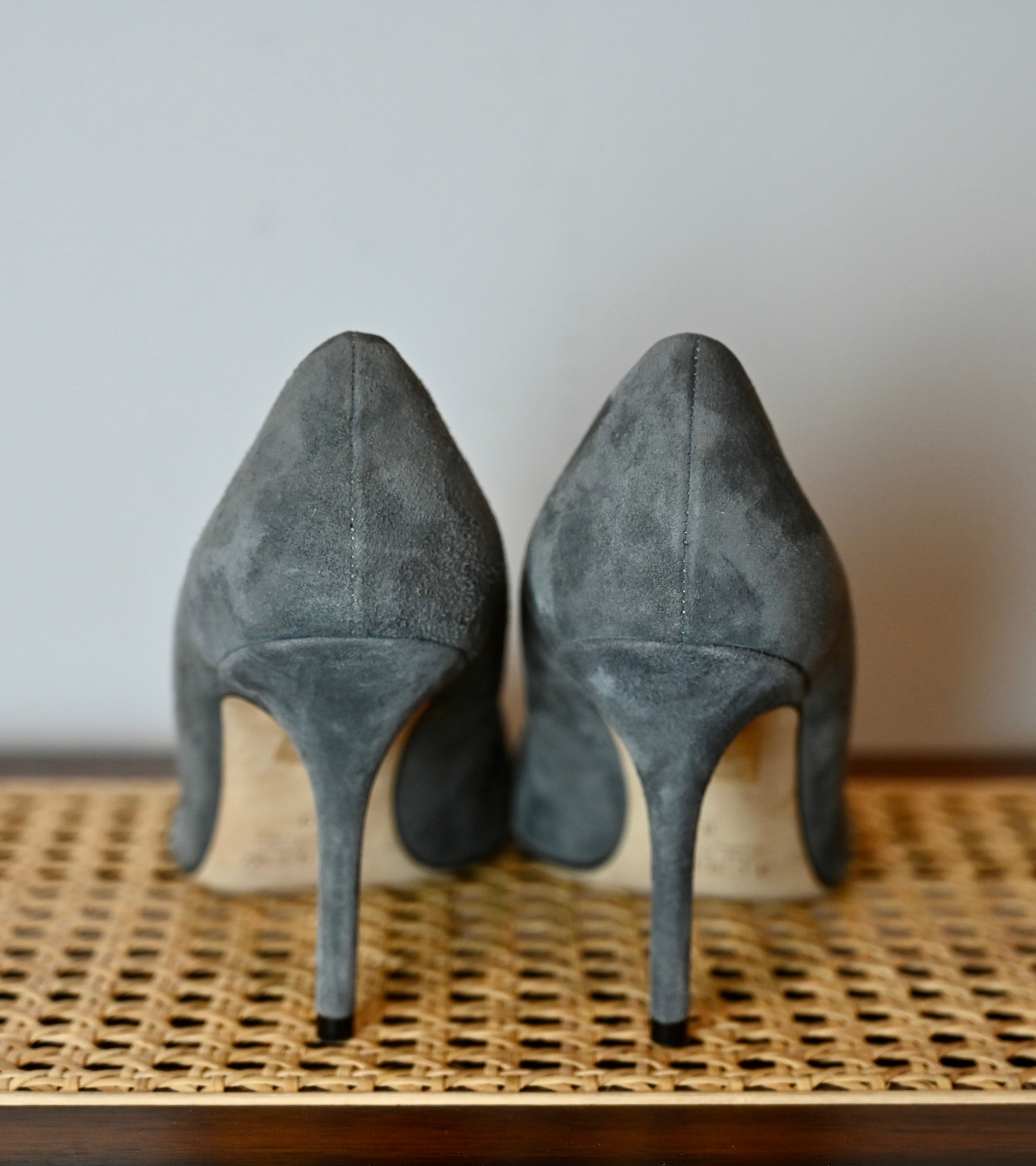 Grey pointed clearance toe pumps